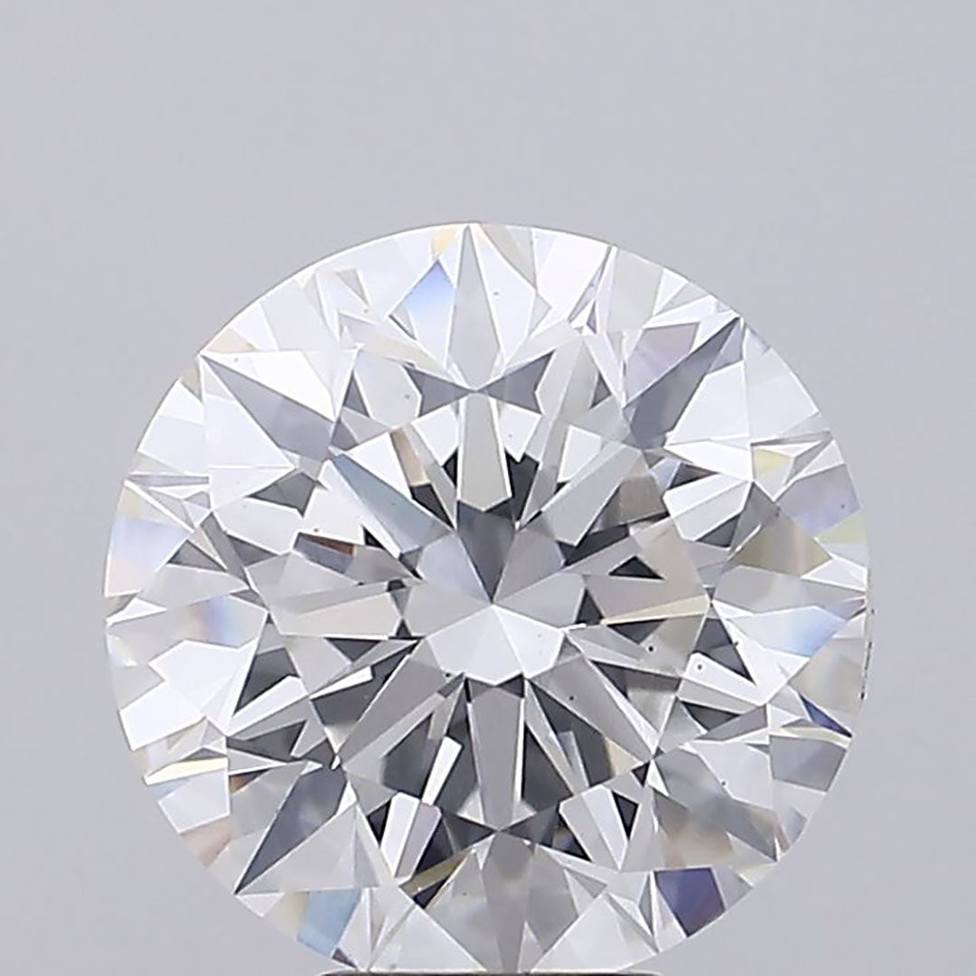 Round cut diamond on a gray background