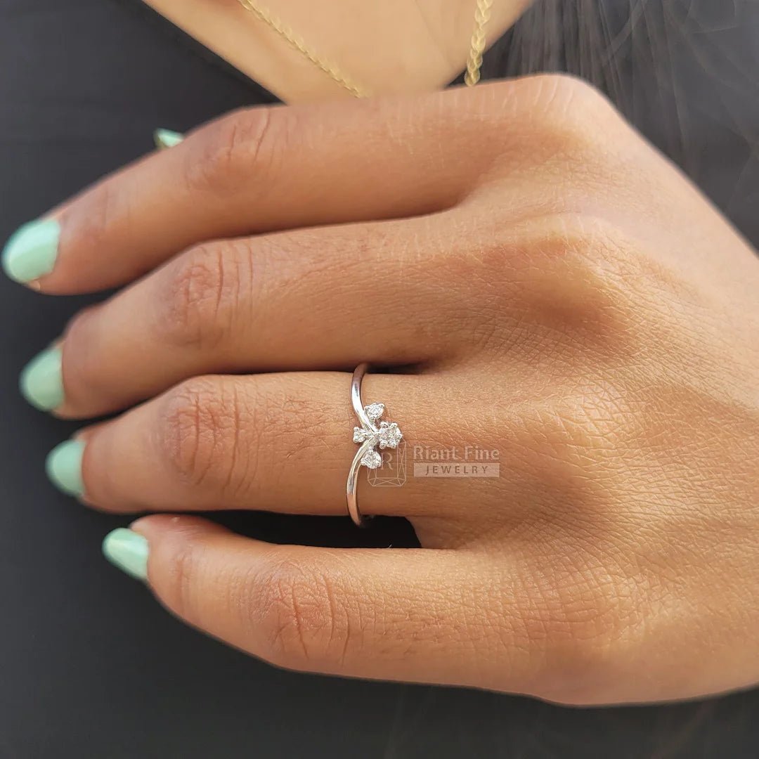 Round Diamond Curved Wedding Band In 14K Gold - Riant Fine Jewelry