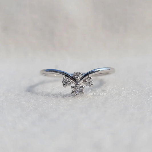 Round Diamond Curved Wedding Band In 14K Gold - Riant Fine Jewelry