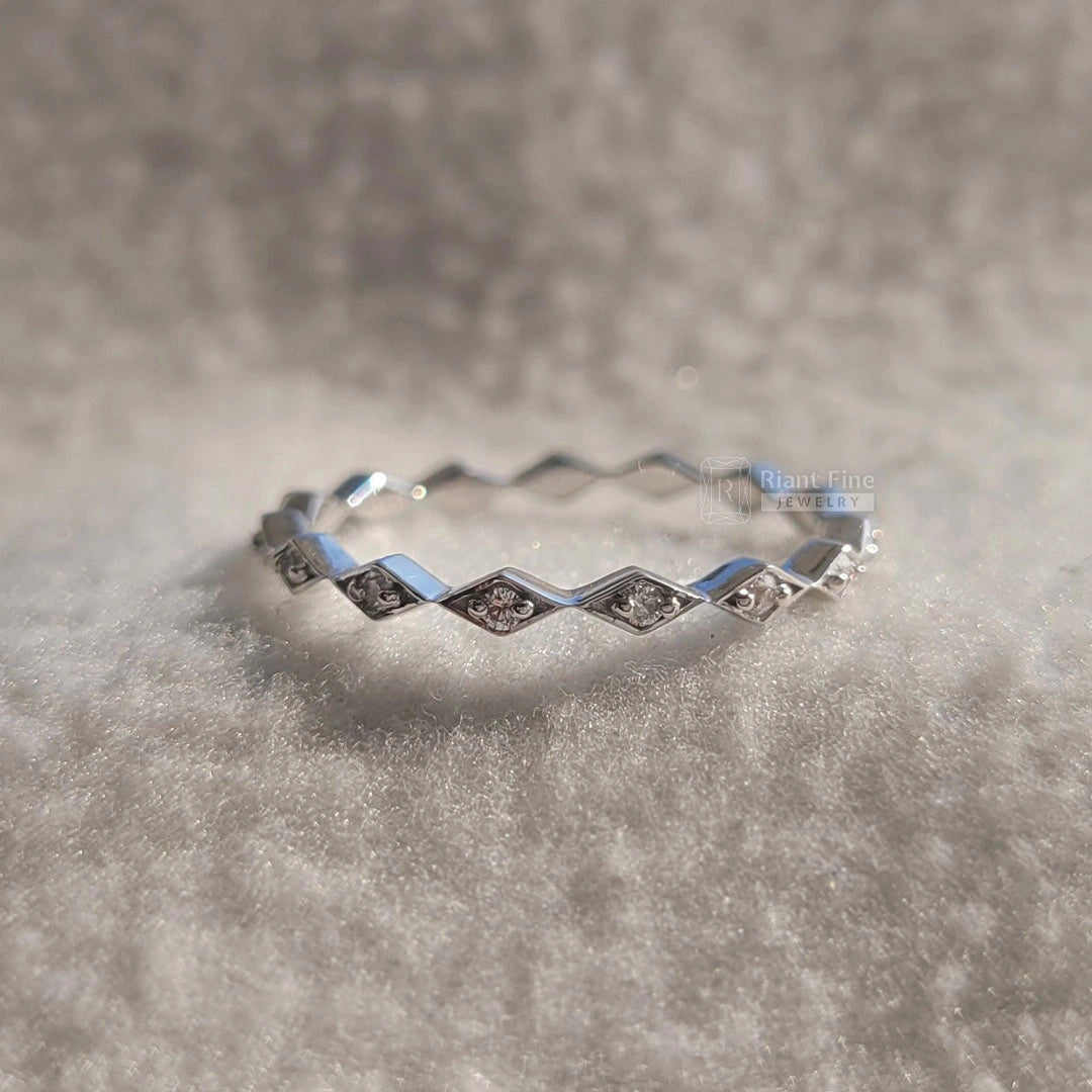 Round Diamond Dainty Gold Wedding Band - Riant Fine Jewelry