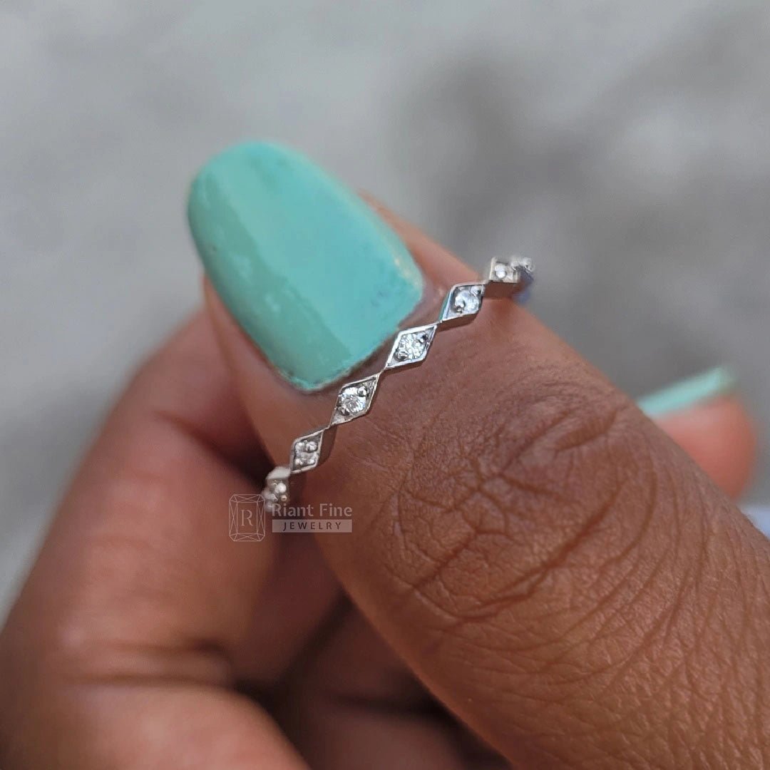 Round Diamond Dainty Gold Wedding Band - Riant Fine Jewelry