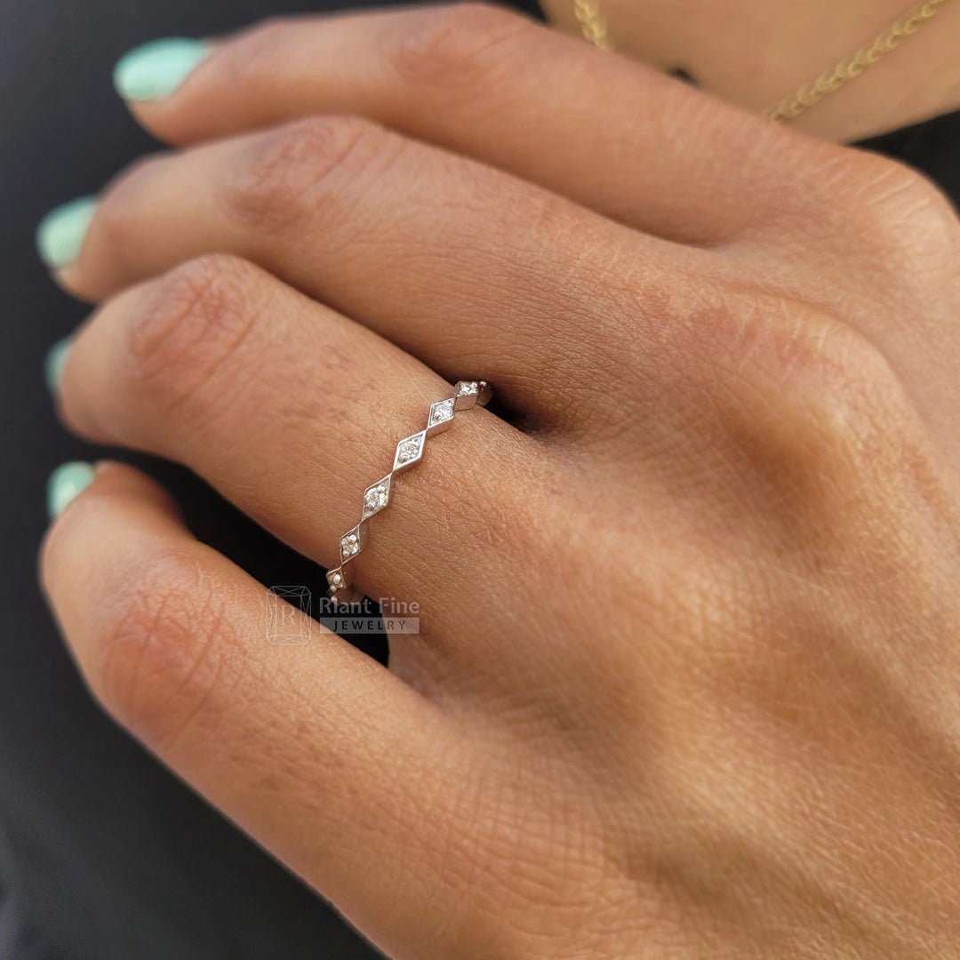 Round Diamond Dainty Gold Wedding Band - Riant Fine Jewelry