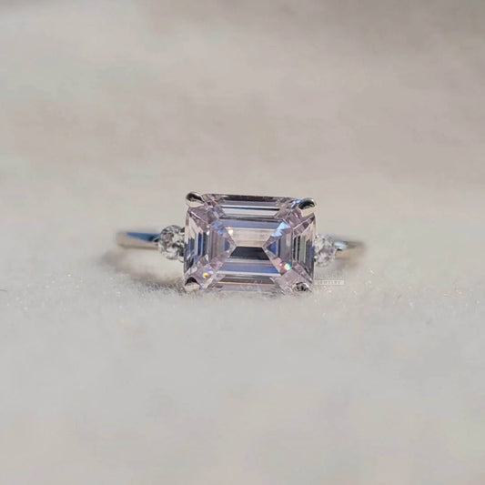 Three Stone Emerald Diamond Gold Wedding Ring - Riant Fine Jewelry