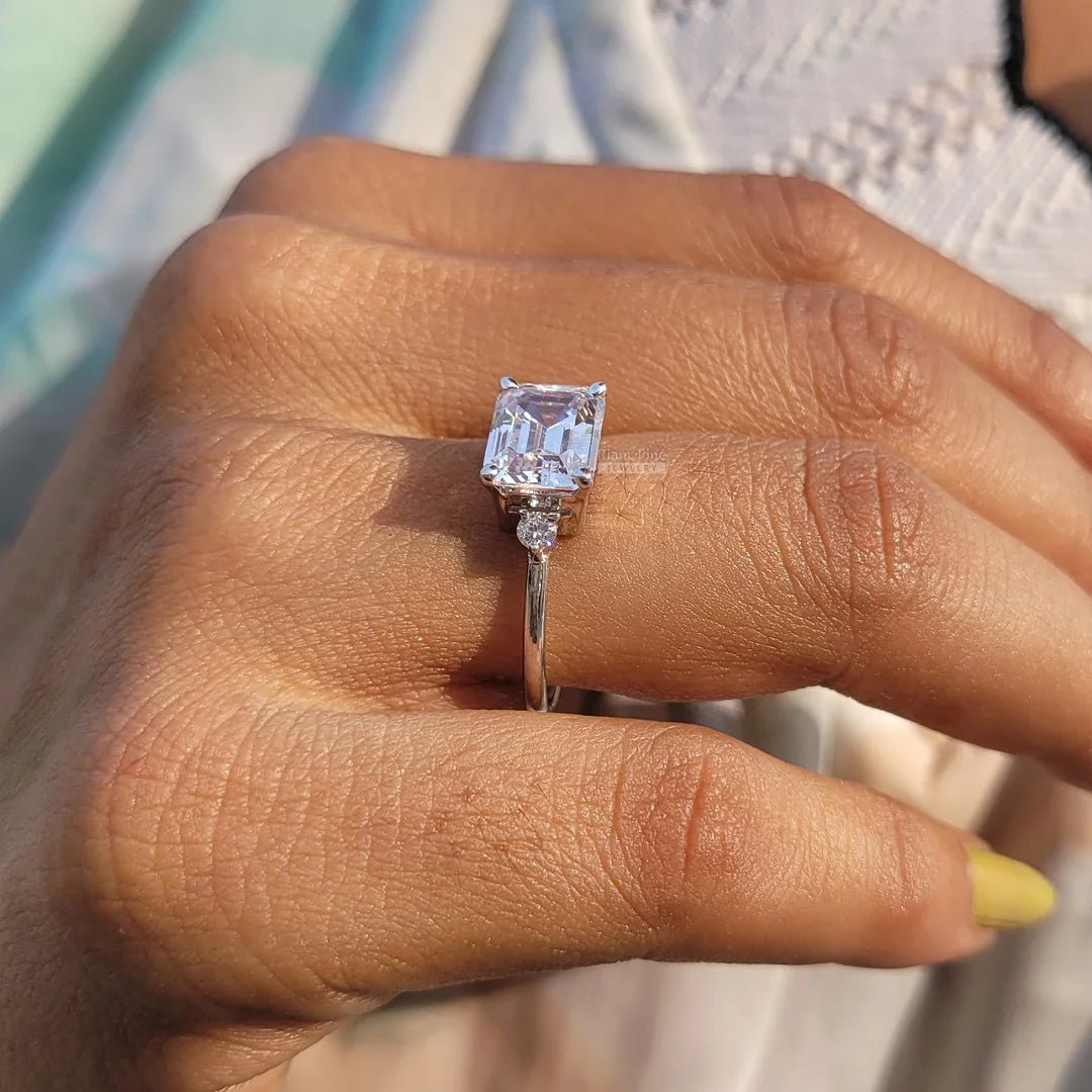 Three Stone Emerald Diamond Gold Wedding Ring - Riant Fine Jewelry