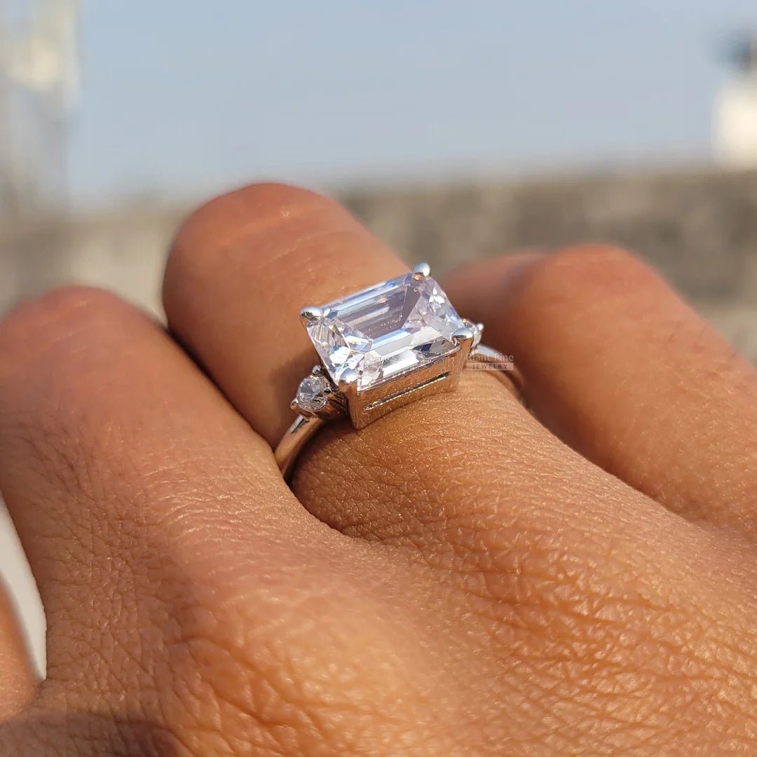 Three Stone Emerald Diamond Gold Wedding Ring - Riant Fine Jewelry