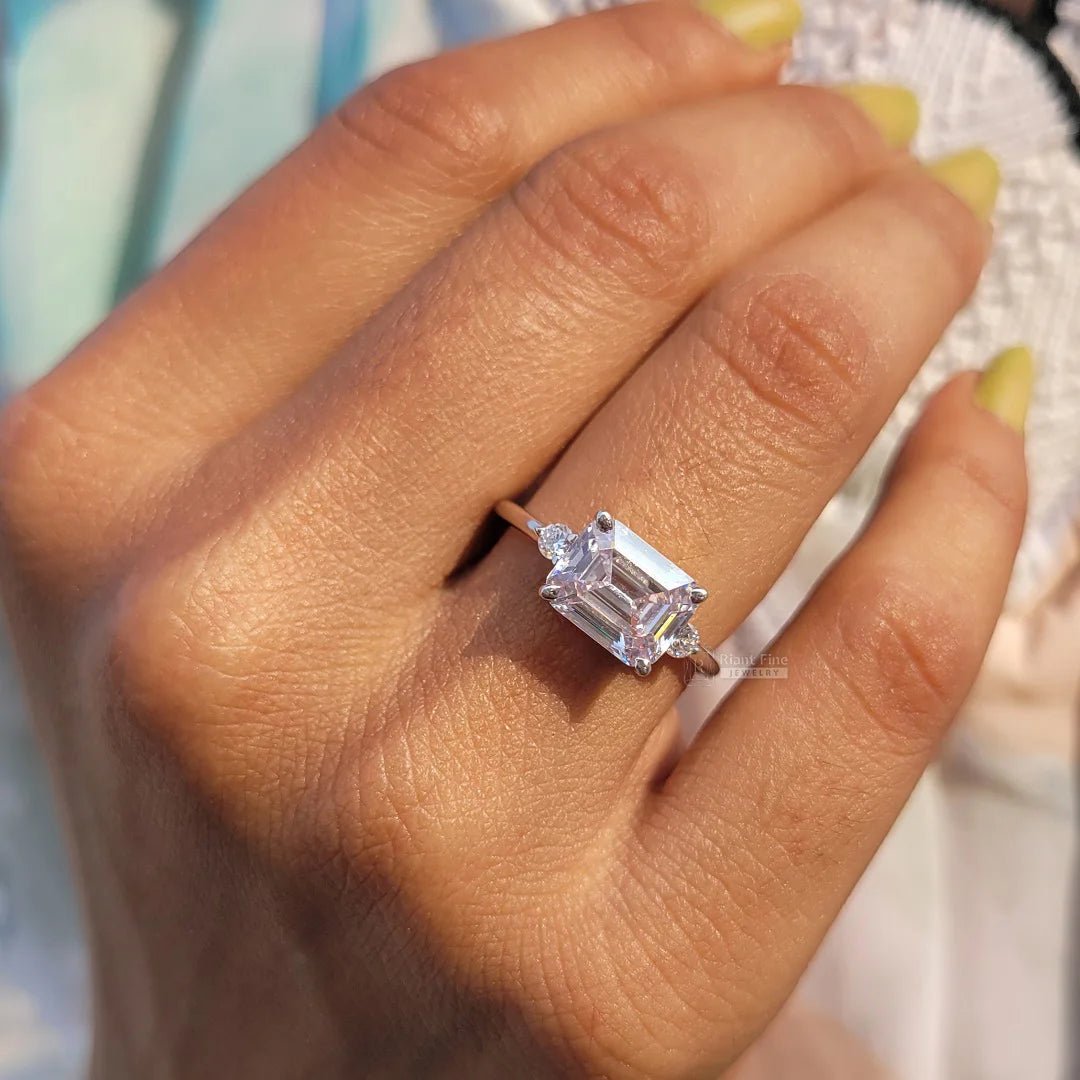 Three Stone Emerald Diamond Gold Wedding Ring - Riant Fine Jewelry