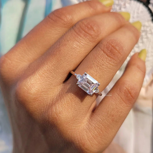 Three Stone Emerald Diamond Gold Wedding Ring - Riant Fine Jewelry