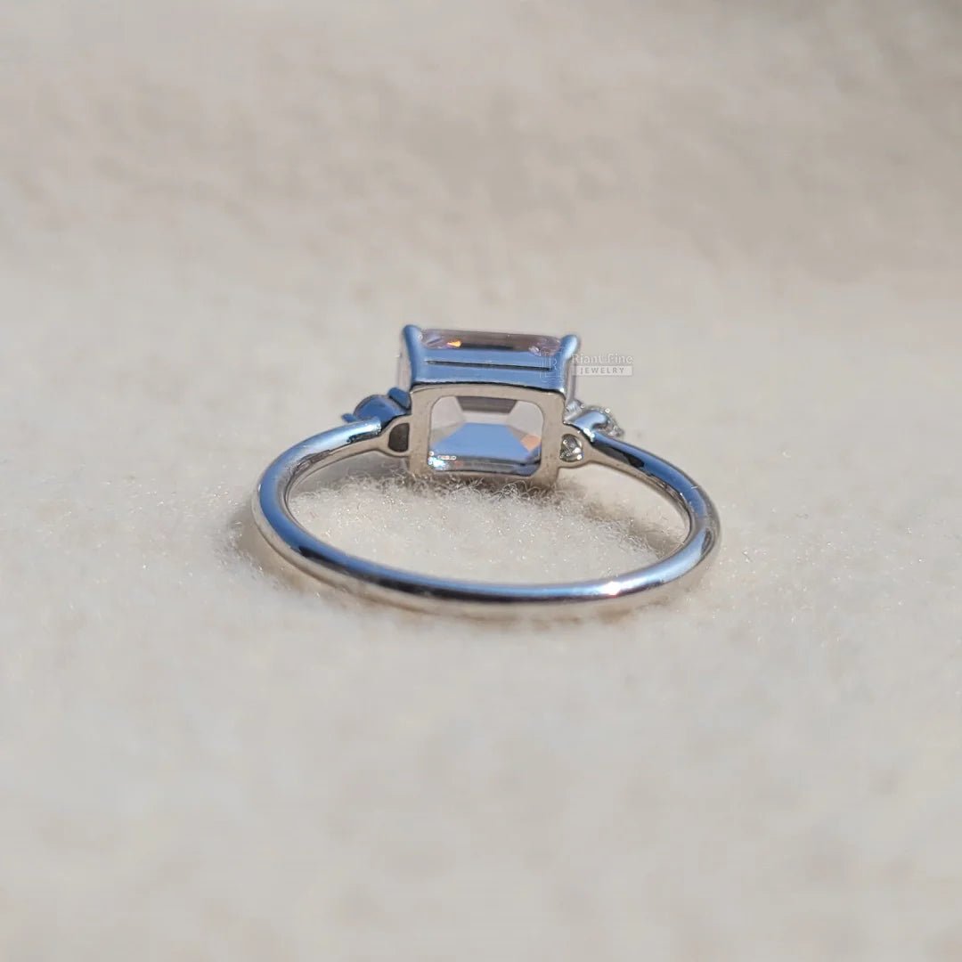 Three Stone Emerald Diamond Gold Wedding Ring - Riant Fine Jewelry