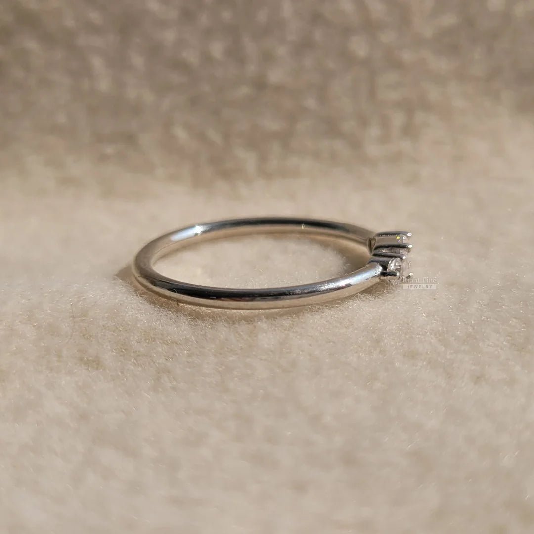 Three Stone Oval Diamond Minimalist Ring - Riant Fine Jewelry