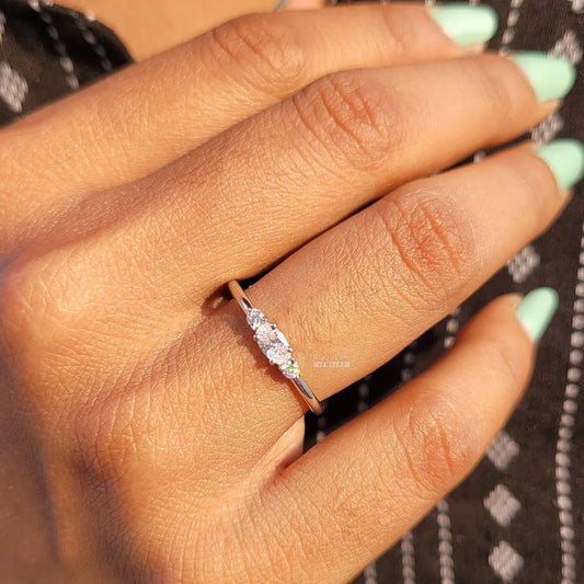 Three Stone Oval Diamond Minimalist Ring - Riant Fine Jewelry