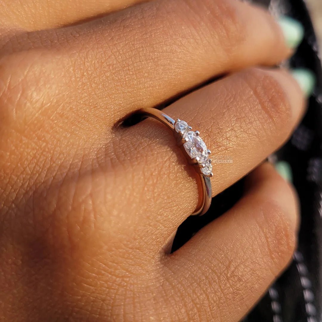Three Stone Oval Diamond Minimalist Ring - Riant Fine Jewelry