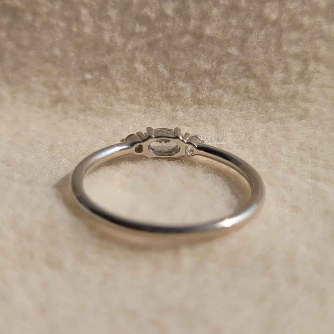 Three Stone Oval Diamond Minimalist Ring - Riant Fine Jewelry