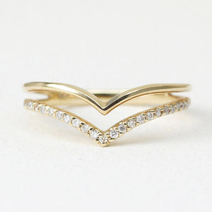 V Shape Round Cut Diamond Curved Wedding Band