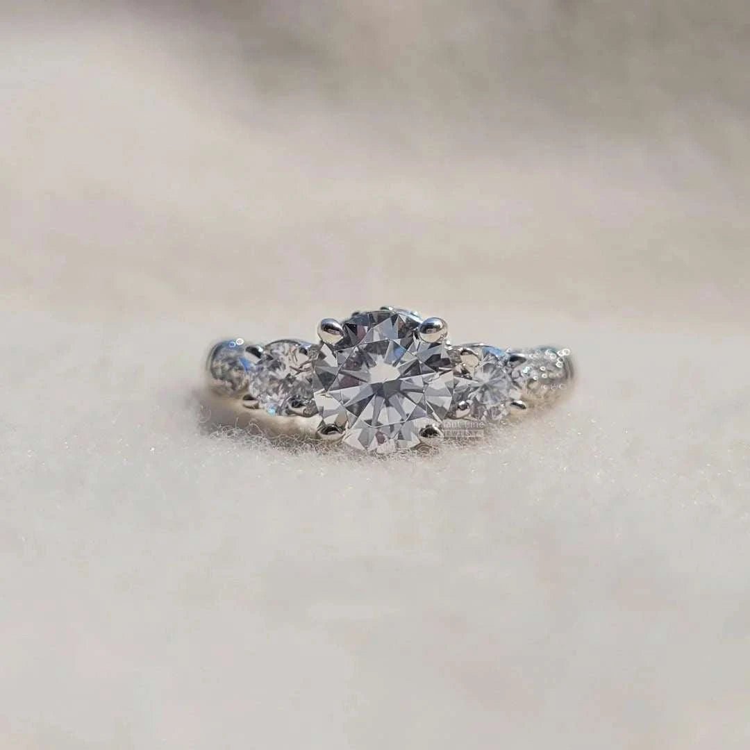 Vintage Round Diamond Gold Wedding Ring - Riant Fine Jewelry
