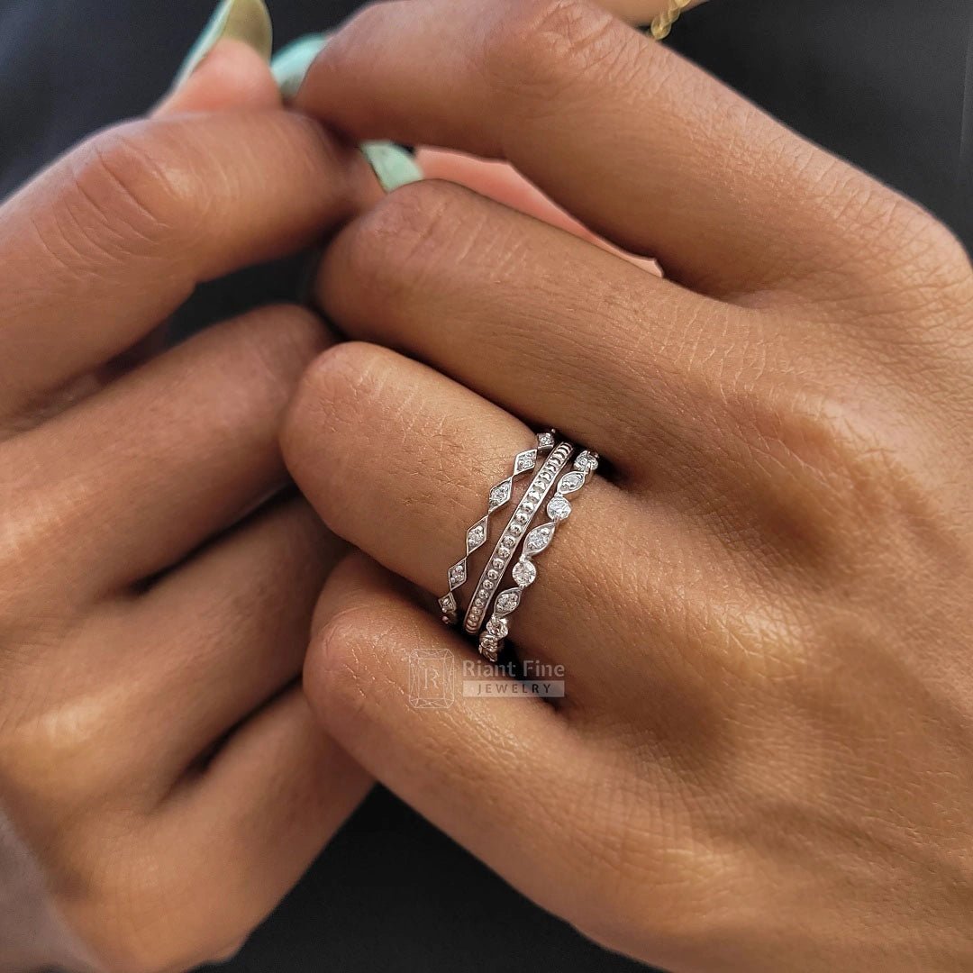 Women's Wedding Band With Round Diamonds - Riant Fine Jewelry