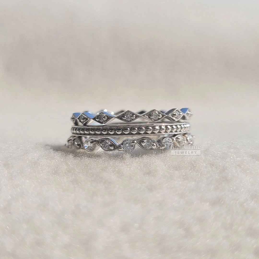 Women's Wedding Band With Round Diamonds - Riant Fine Jewelry