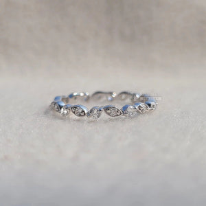 Women's Wedding Band With Round Diamonds